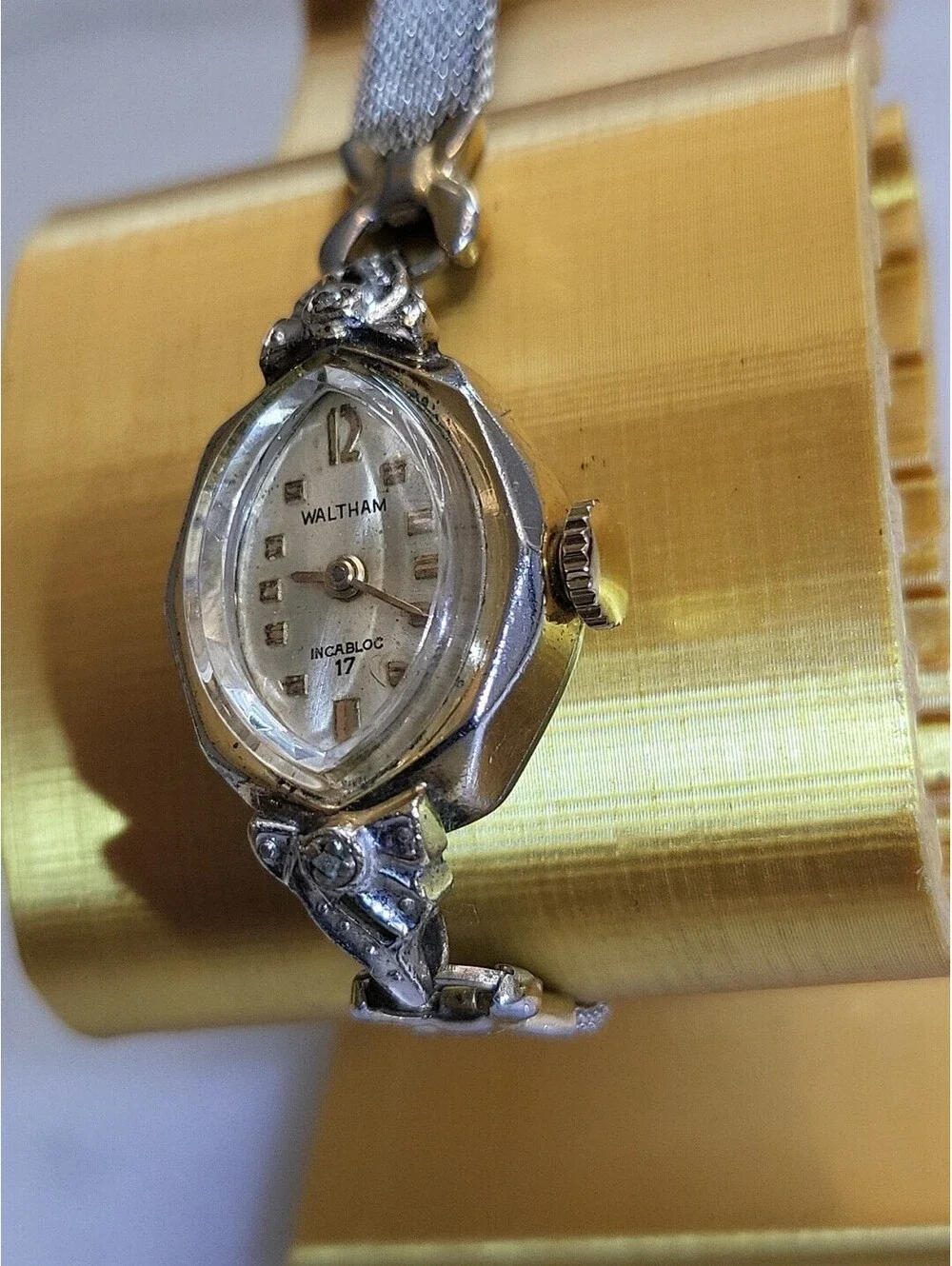 Vtg Waltham Ladies 17Jewels Incabloc Windup Watch 6.75